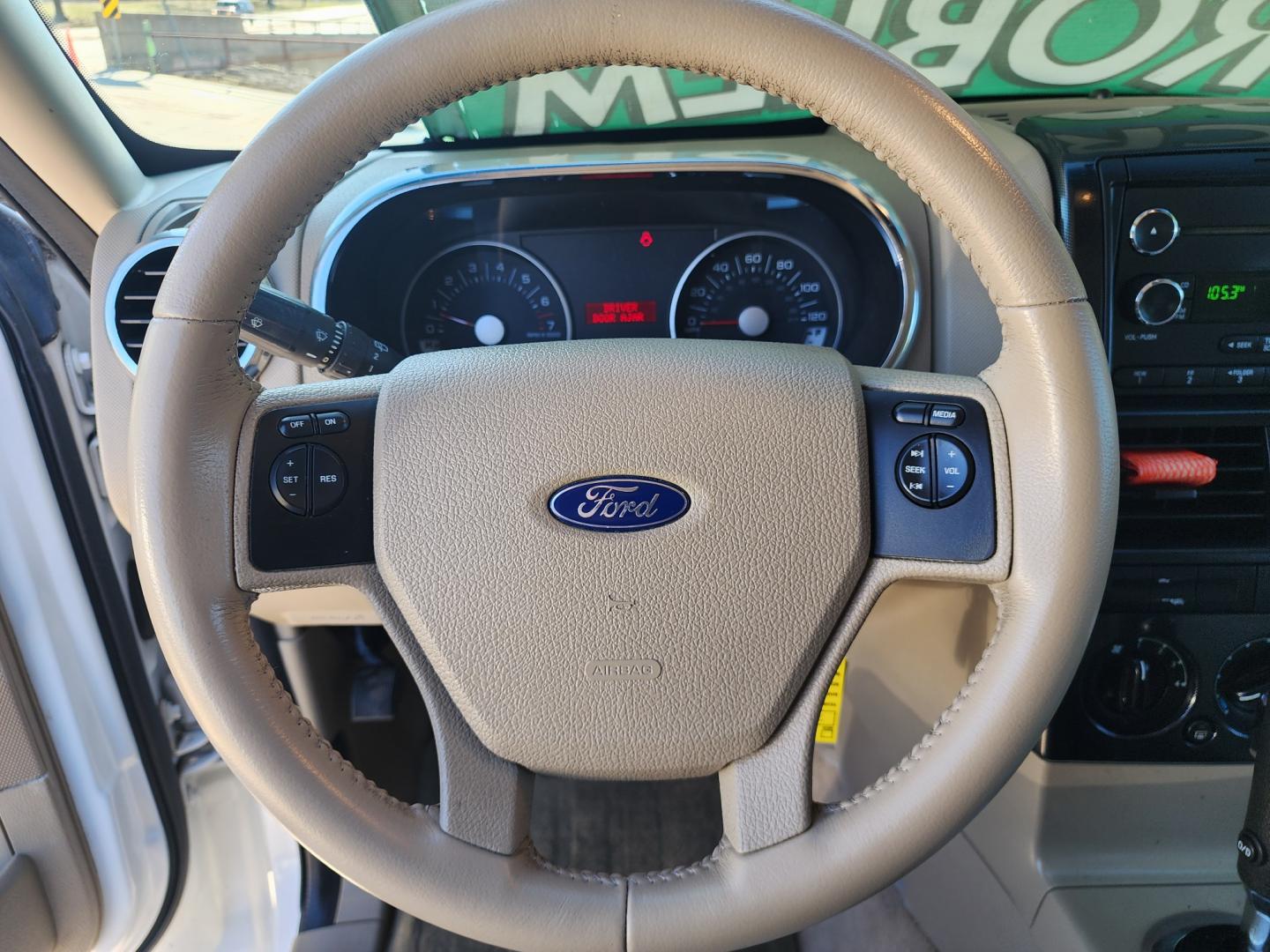 2009 WHITE Ford Explorer XLT (1FMEU73E19U) , AUTO transmission, located at 2660 S.Garland Avenue, Garland, TX, 75041, (469) 298-3118, 32.885551, -96.655602 - Welcome to DallasAutos4Less, one of the Premier BUY HERE PAY HERE Dealers in the North Dallas Area. We specialize in financing to people with NO CREDIT or BAD CREDIT. We need proof of income, proof of residence, and a ID. Come buy your new car from us today!! This is a Super Clean 2009 FORD EXPLO - Photo#12